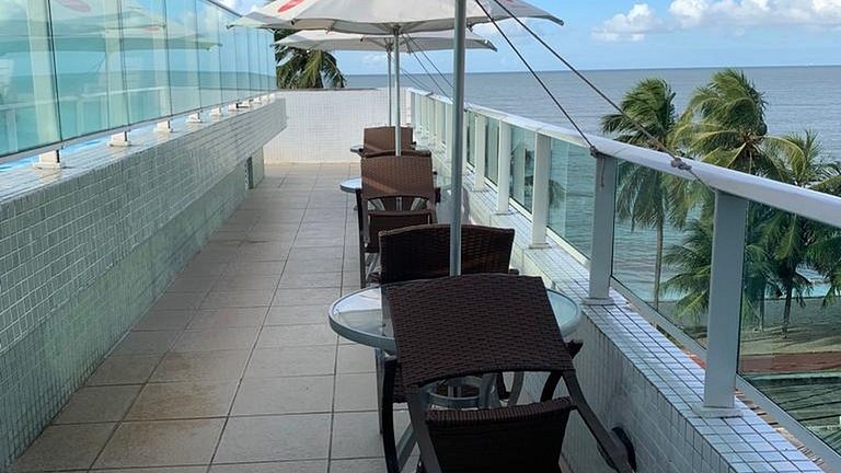 Melhores Flats - Maravilhosa varanda frente ao mar